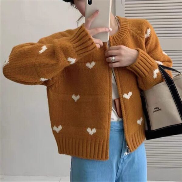 High-grade Heart-shaped Jacquard Knitted Round Neck Cardigan